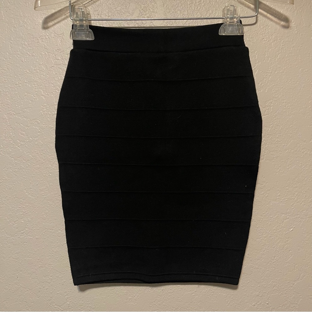 Flera, Women’s Black Over Short Ribbed Bodycon  Skirt, Size L